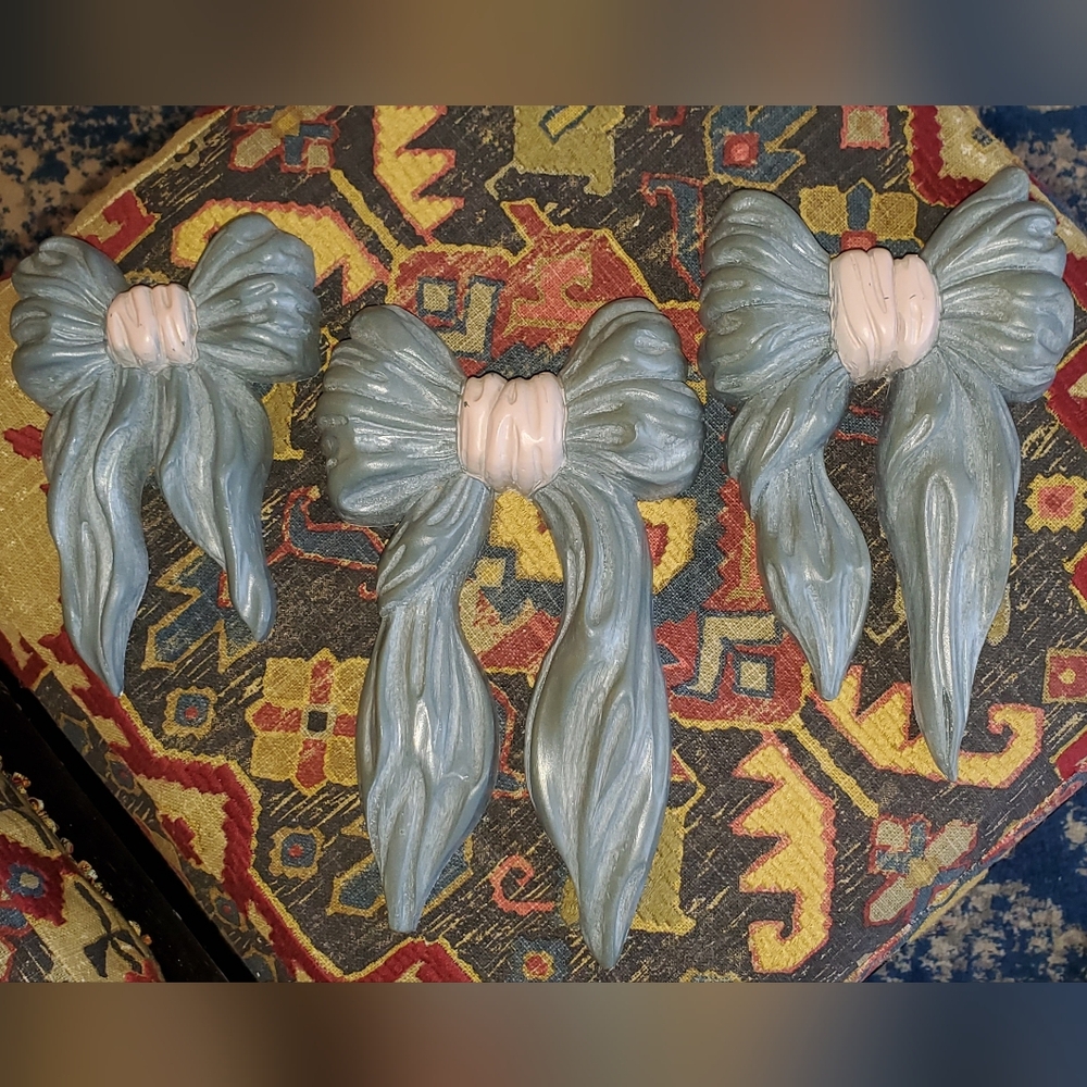 Vintage Homeco Resin Wall Bows. Set of 3.
